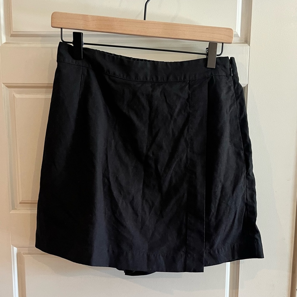 Black skort